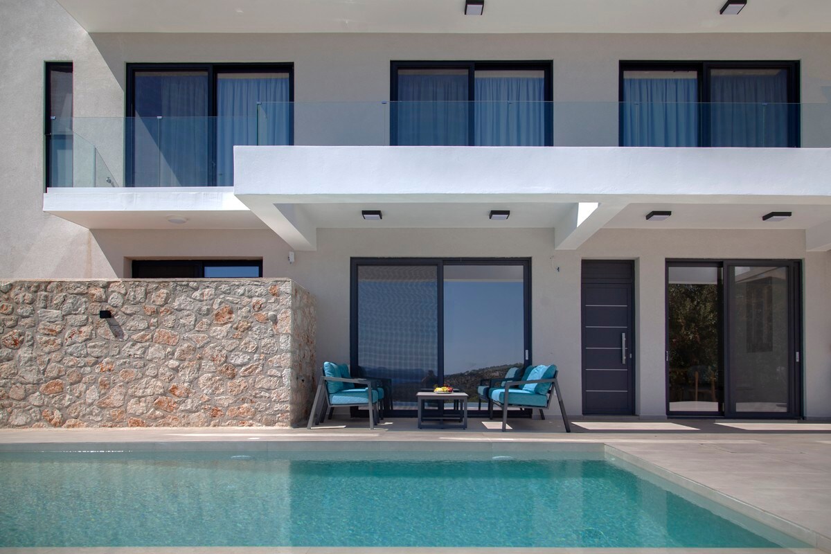 Villa Blauw with Infinity Pool & Sea Views