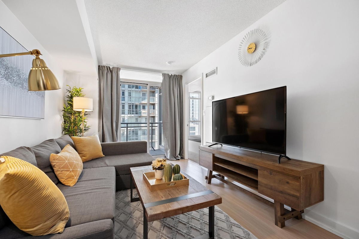 Amazing Condo Downtown + 1 Free Parking