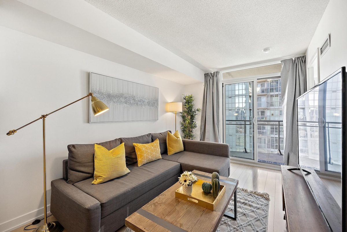 Amazing Condo Downtown + 1 Free Parking