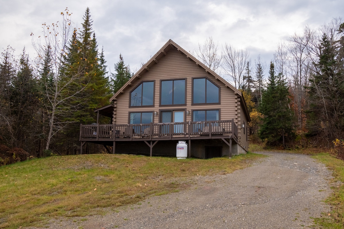 Charming 3BR Cabin in Jackman