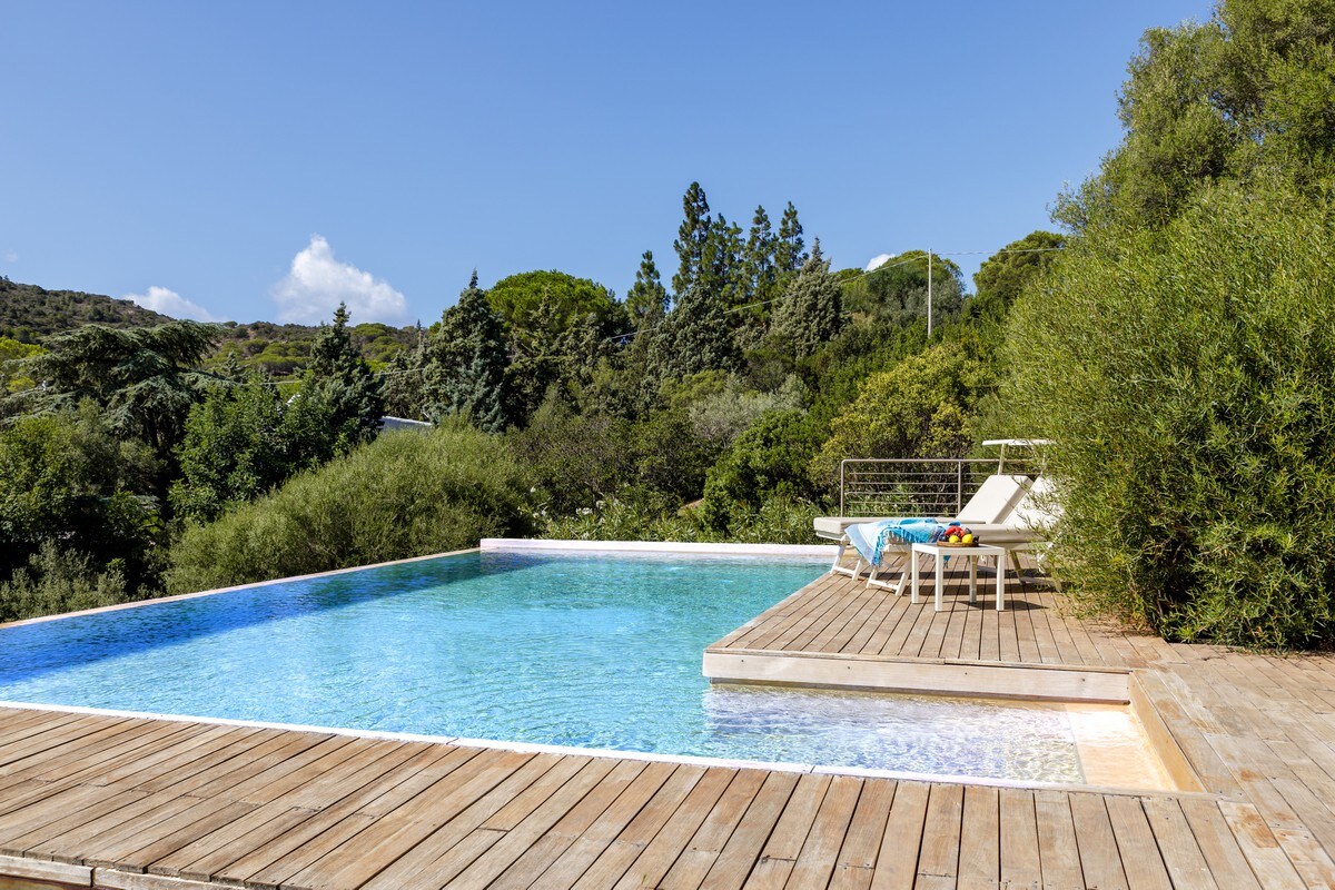 Villa Patrizia con piscina e parco area Chia