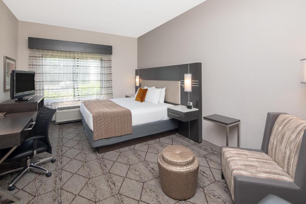 Wingate by Wyndham Greenville Airport (K)