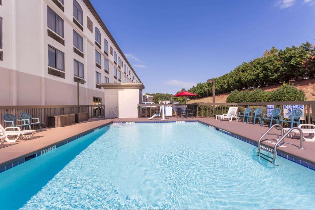 Wingate by Wyndham Greenville Airport (K)