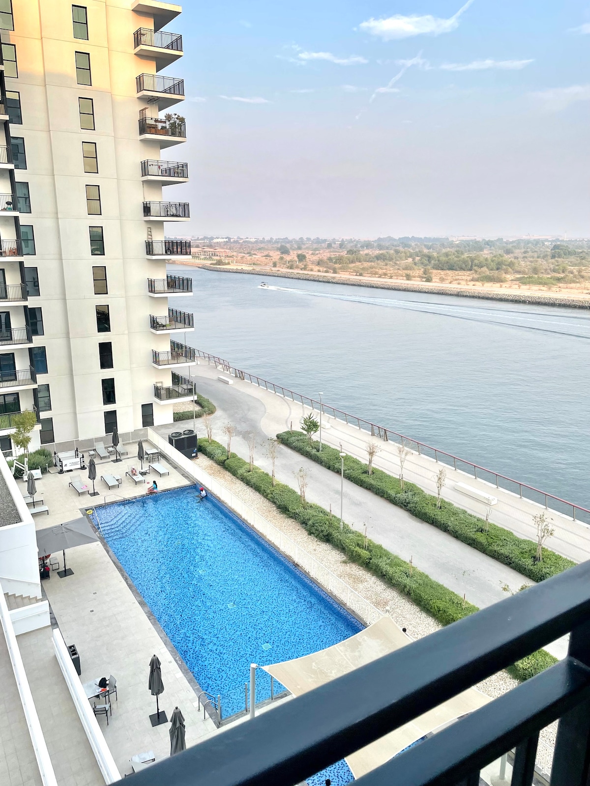 Cozy! Pool & Canal Views Specious Apt @Yas_Island