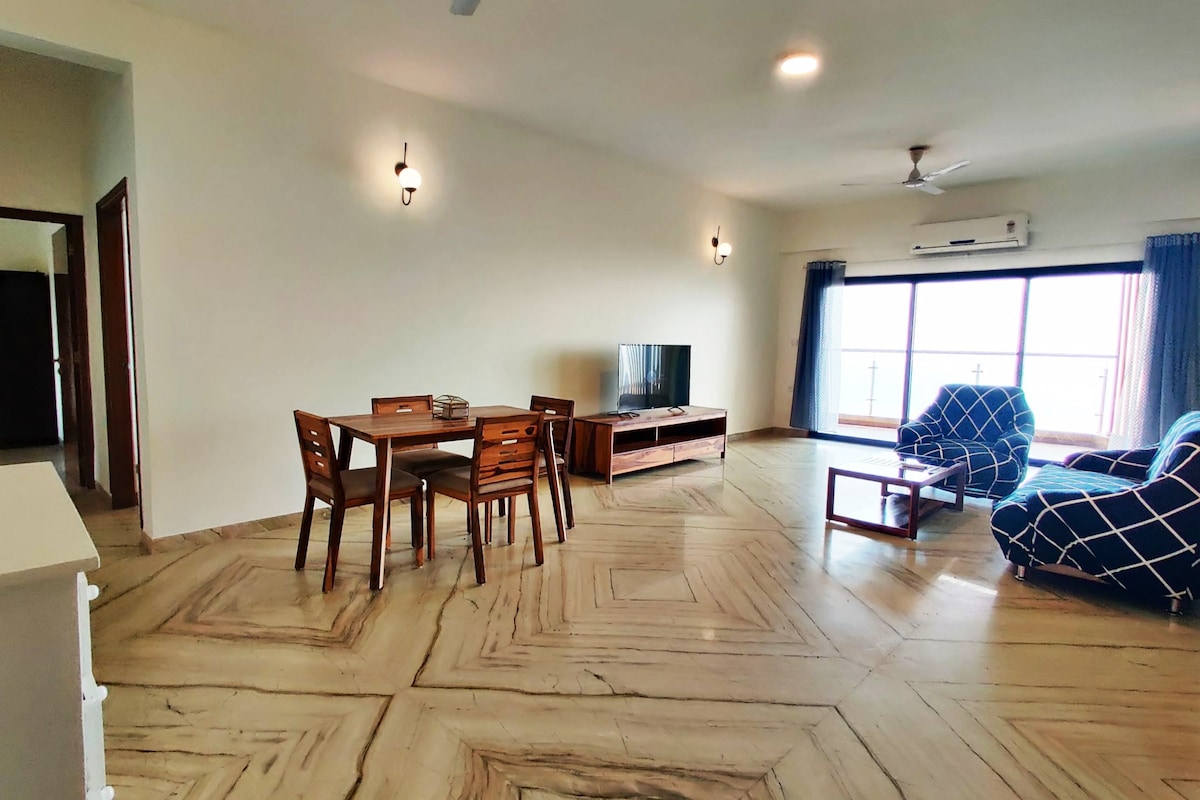 A beautiful 2bhk sea facing apartment in DonaPaula