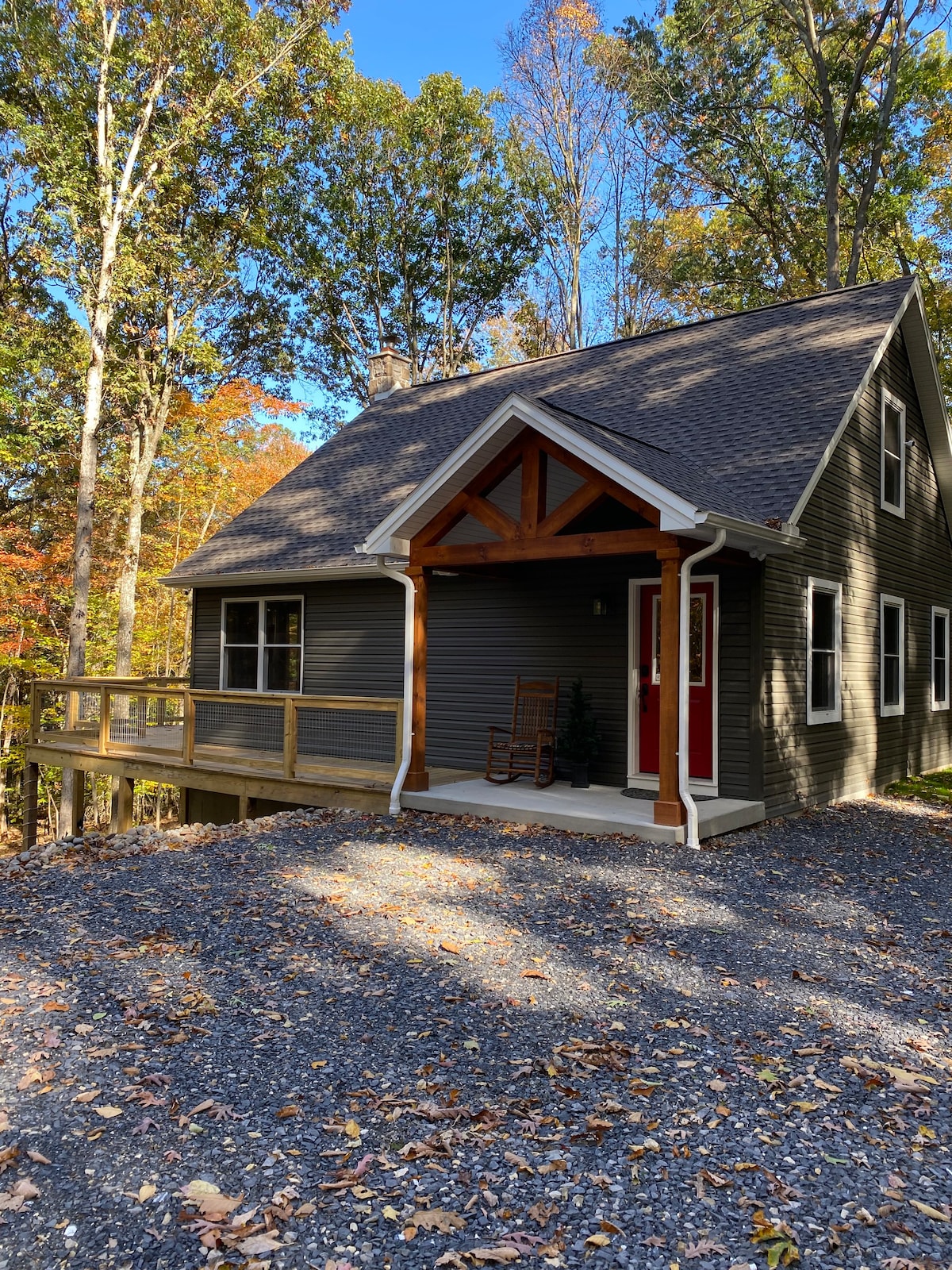 Forest Edge Cabin, secluded getaway. Pets welcome