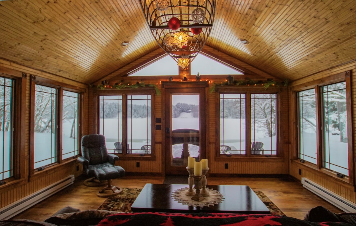 Private Lakefront Cozy Cabin