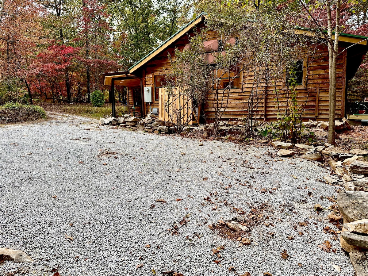 Onyx Grove Cabin | 2 bedrooms & HOT TUB!