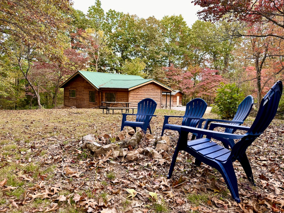 Onyx Grove Cabin | 2 bedrooms & HOT TUB!