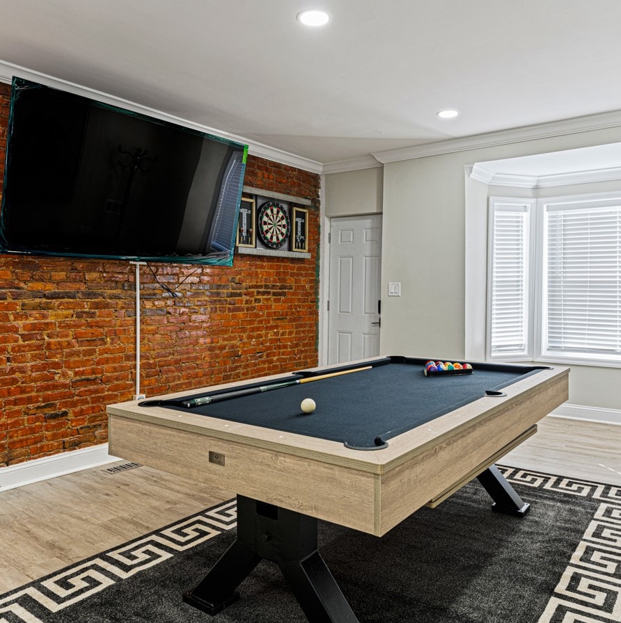 Fun, Stylish, Pool table, Darts