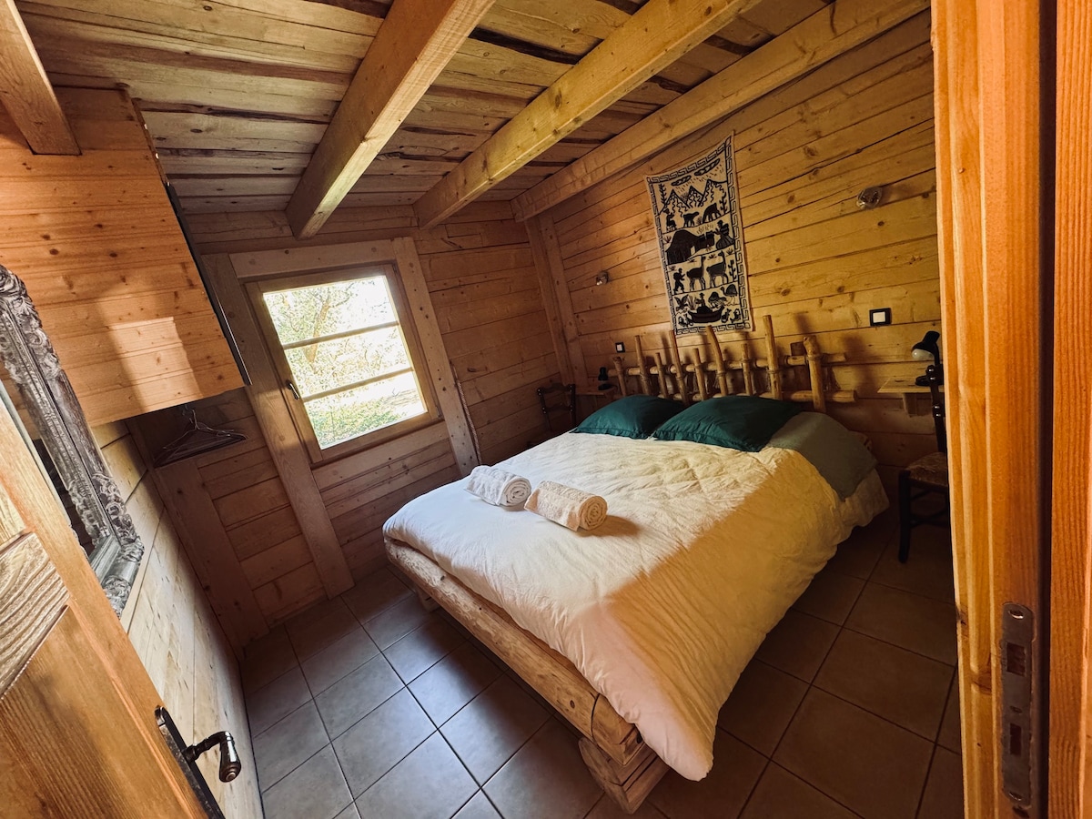 Chambre dans un chalet bois 1