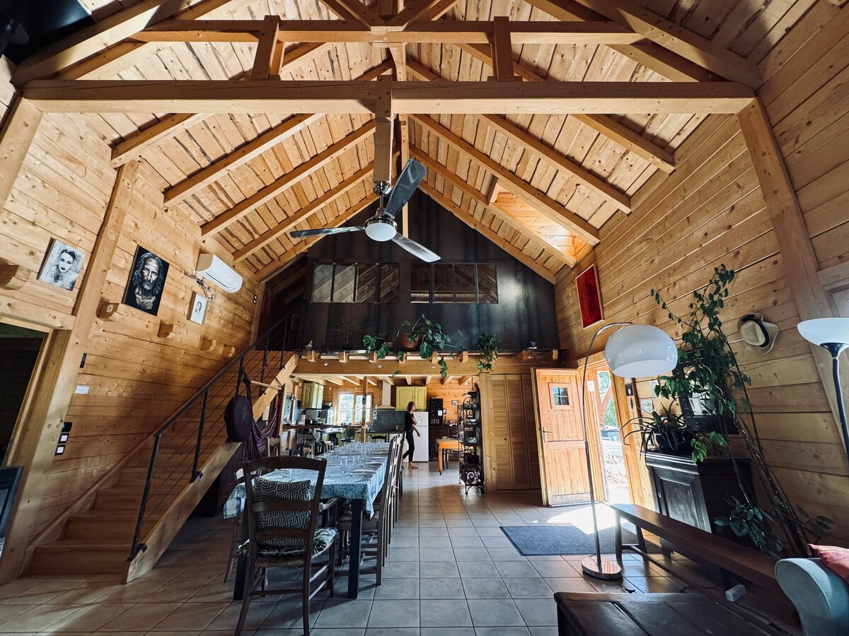 Chambre dans un chalet bois 1