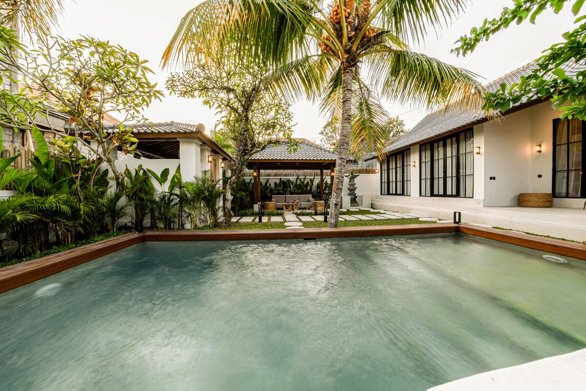 Hijau Villa by EVDEkimi w/Amazing Garden & Pool