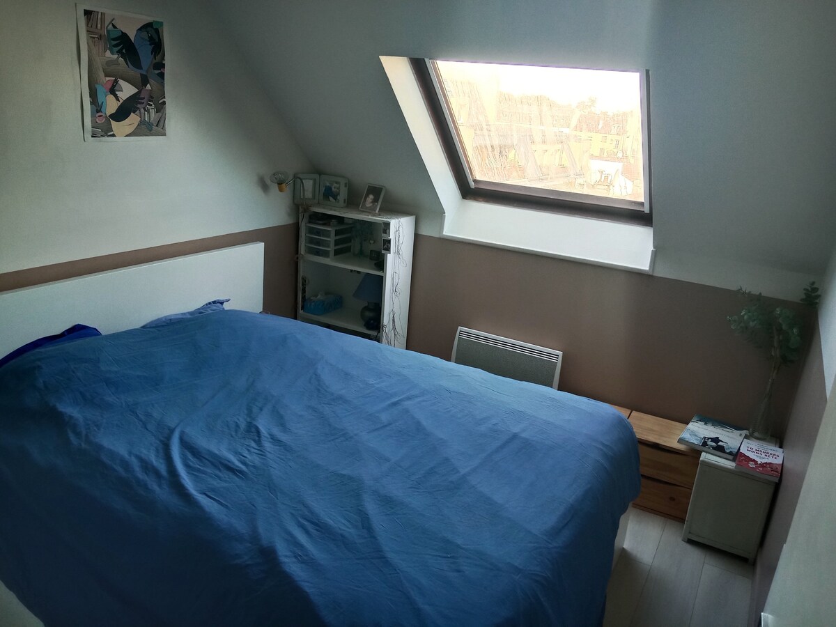 Chambre privée dans un duplex, salon partagé