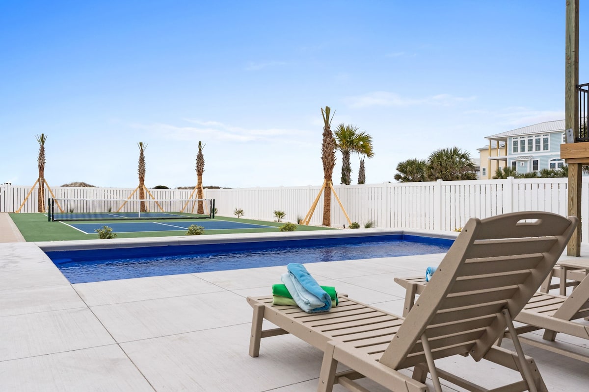 NEW! Oceanfront, Pool, Pickleball, Tiki Bar & More