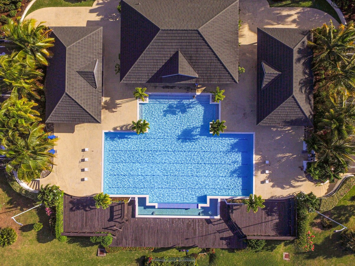 Ocean Blue Oasis Villa Infinity Pool