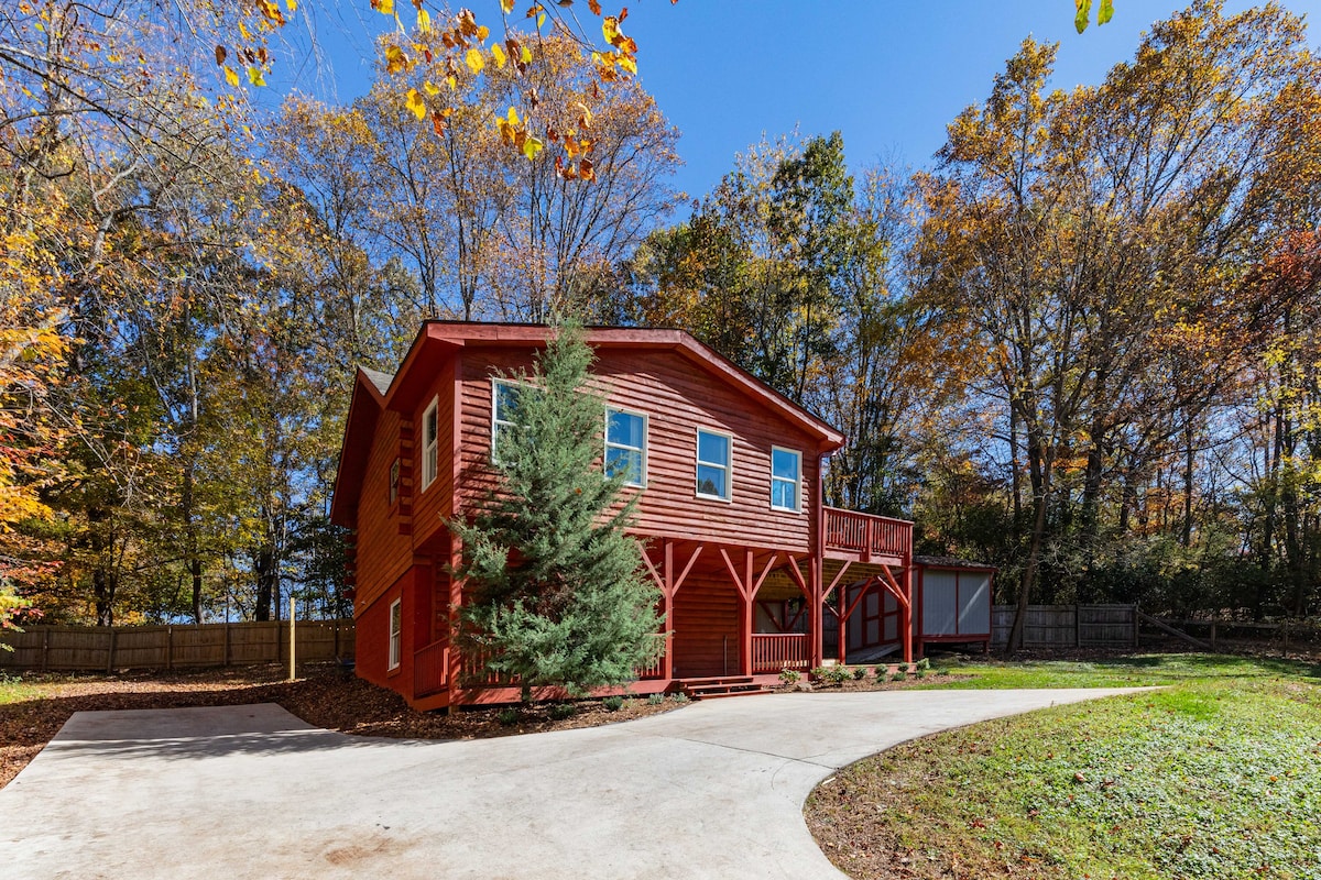 Red Cabin in Candler