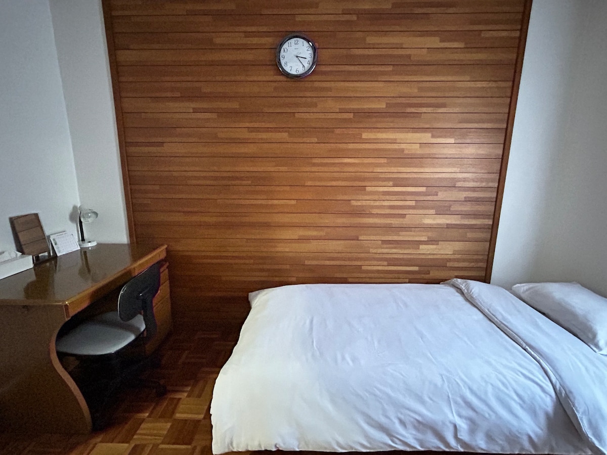 10 Min to KIX Airport, Private Room w/ Workdesk