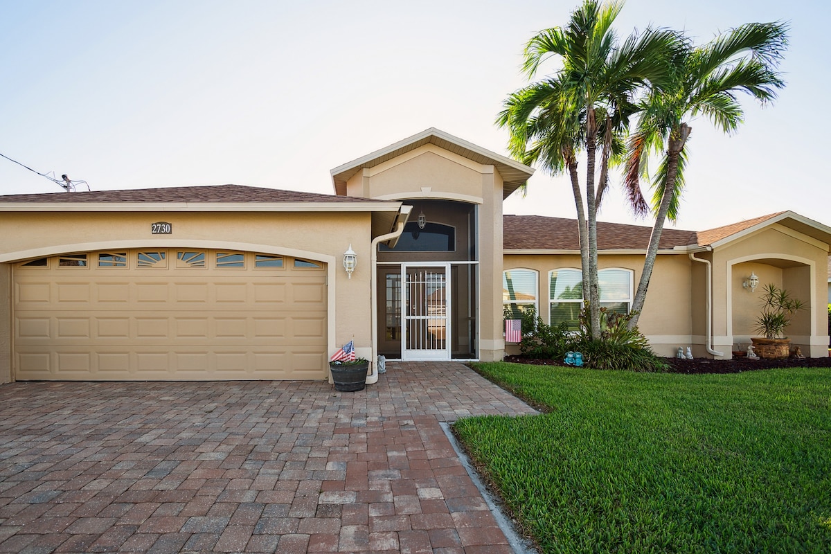 Cape Coral Comfort: Your 3BR Family Getaway!