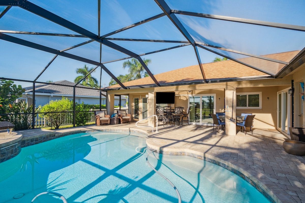 Cape Coral Comfort: Your 3BR Family Getaway!