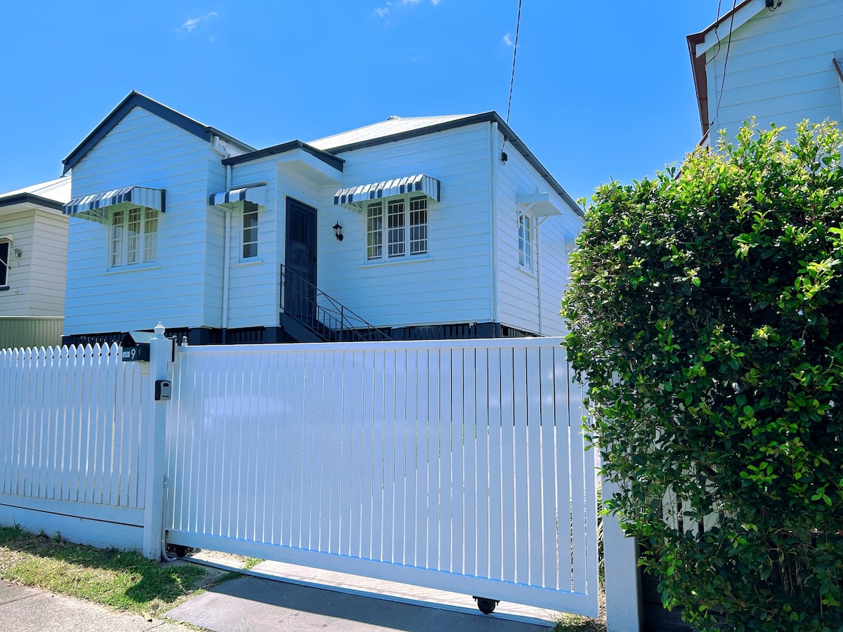 Entire 3bedroom house close to CBD