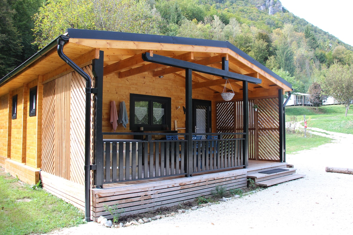 Chalet du loup de 35m² avec jacuzzi