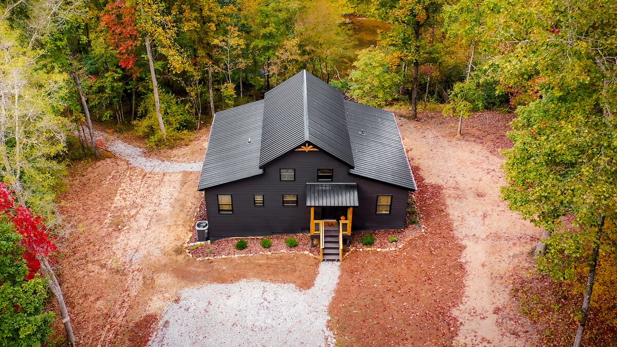 Riverfront Cabin by Carters Lake