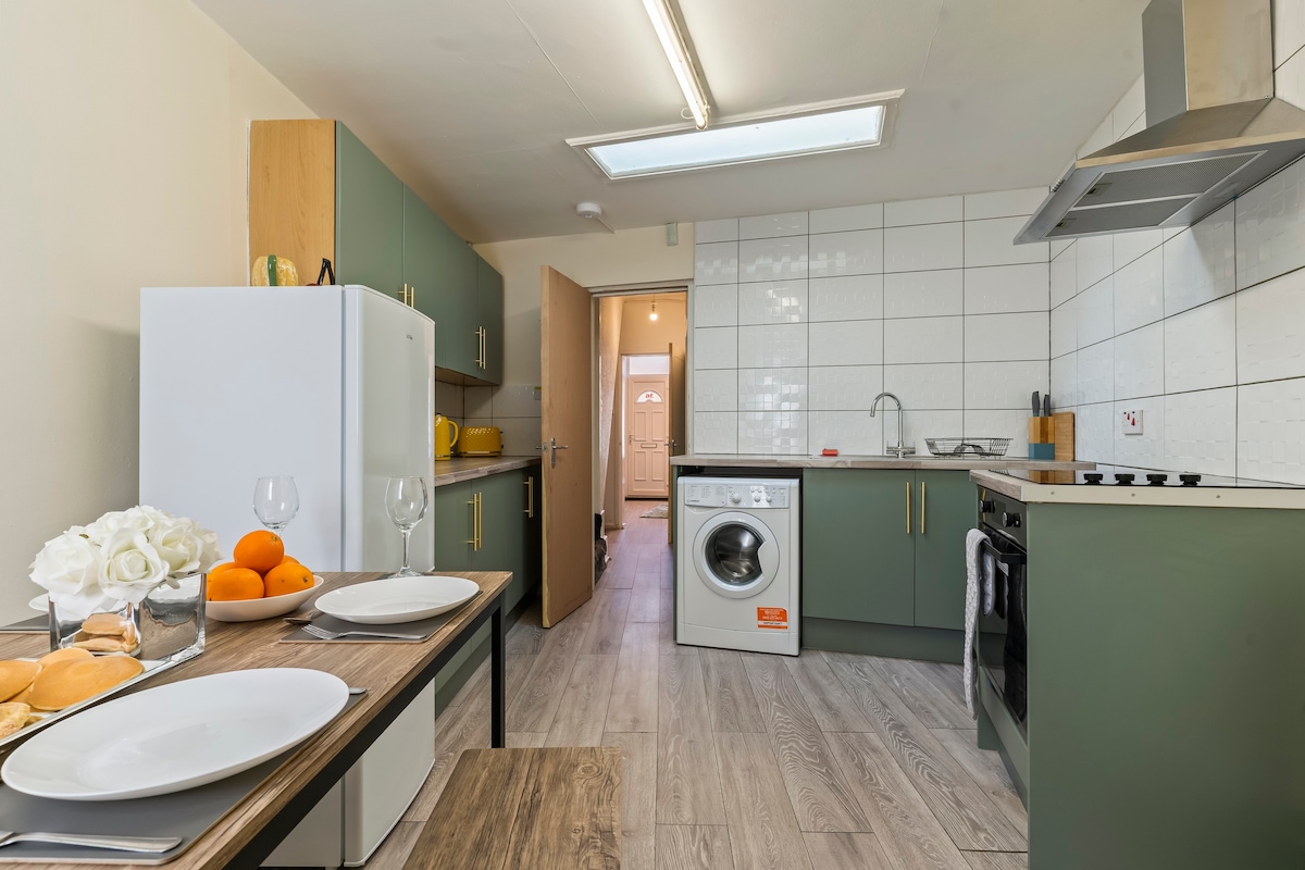 Stay Zed | Cosy 2 bedroom at Edge Of City Centre