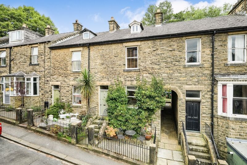 Homely 4 bed characterful, central, clean cottage