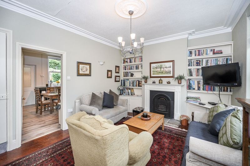 Homely 4 bed characterful, central, clean cottage