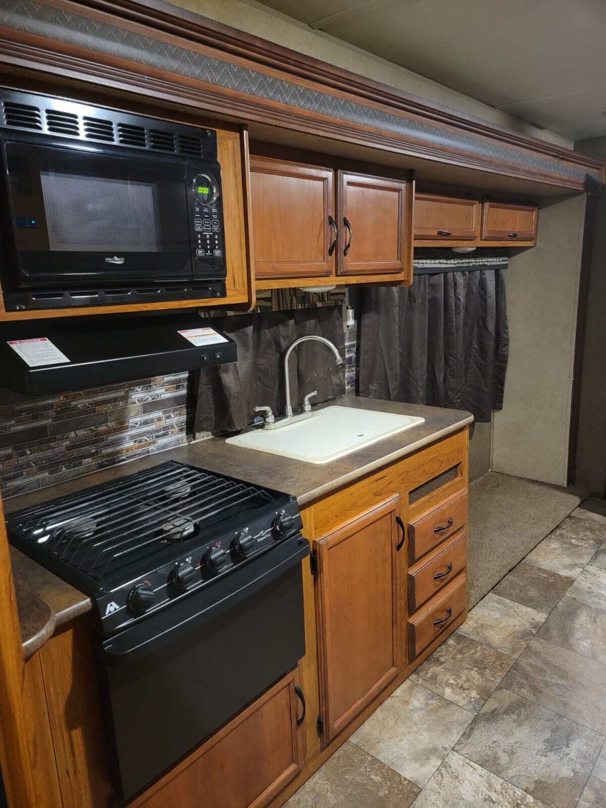 Cleo Rentals RV