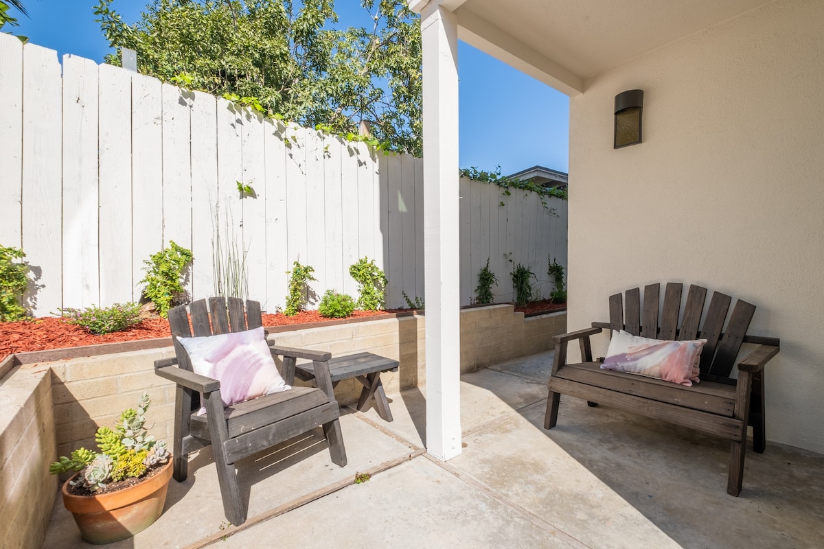 Chic Seaside Studio Steps to Beach w/ AC & Parking