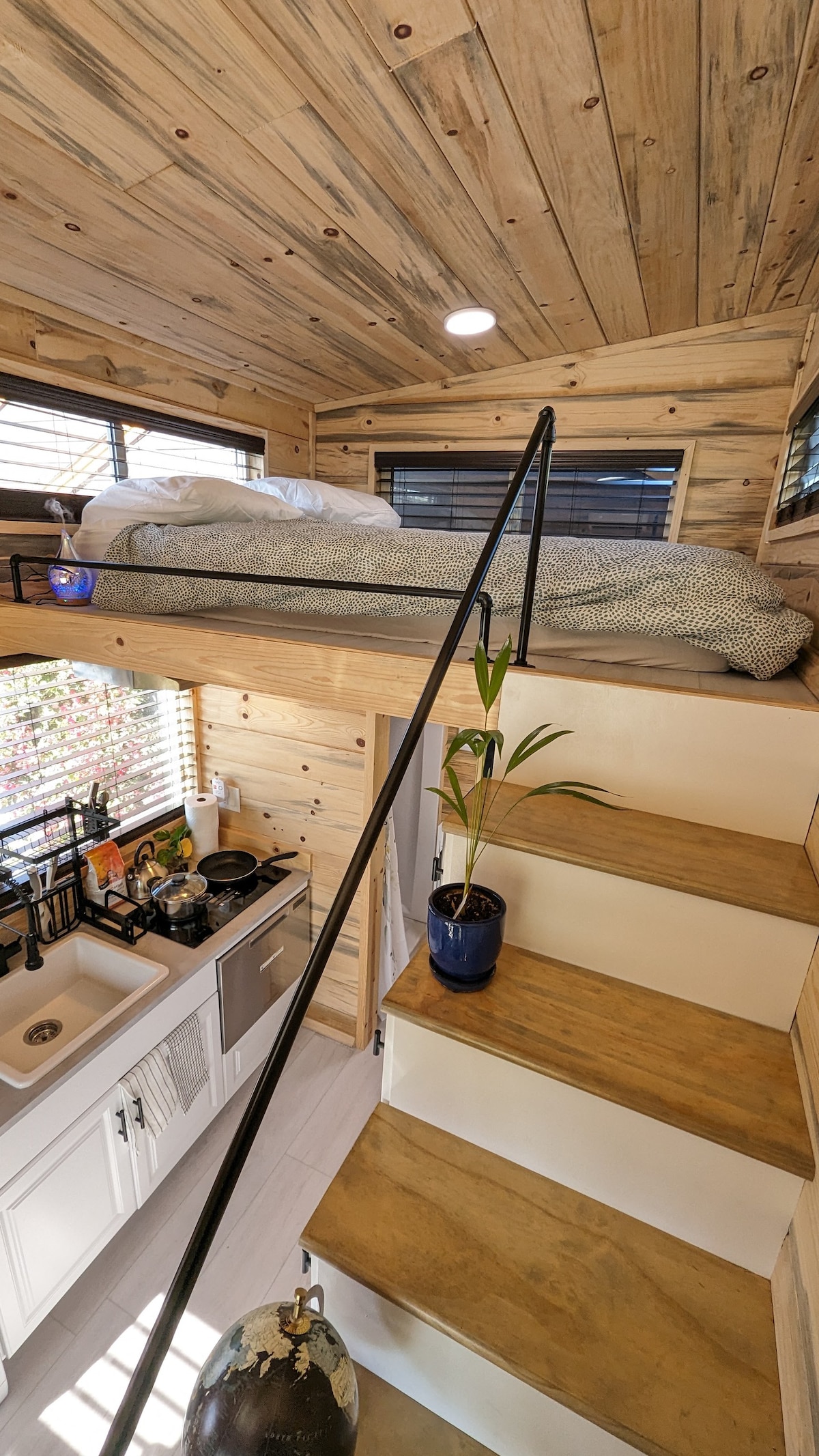 New tiny home 5 min Oak airport