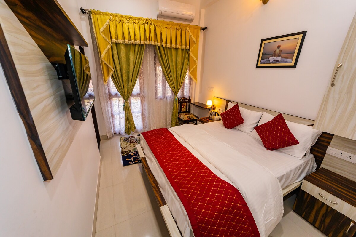 Deluxe Room 2 | Private Toilet & Small Balcony