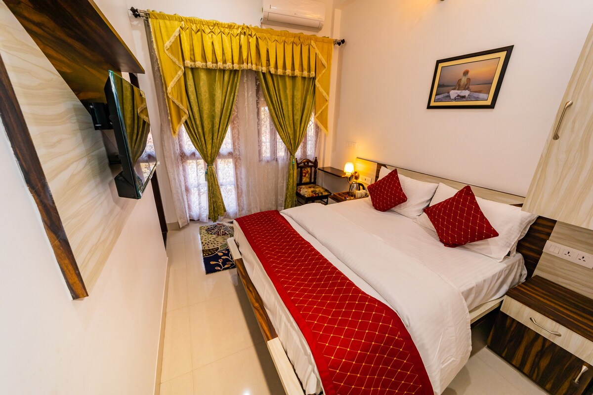 Deluxe Room 2 | Private Toilet & Small Balcony