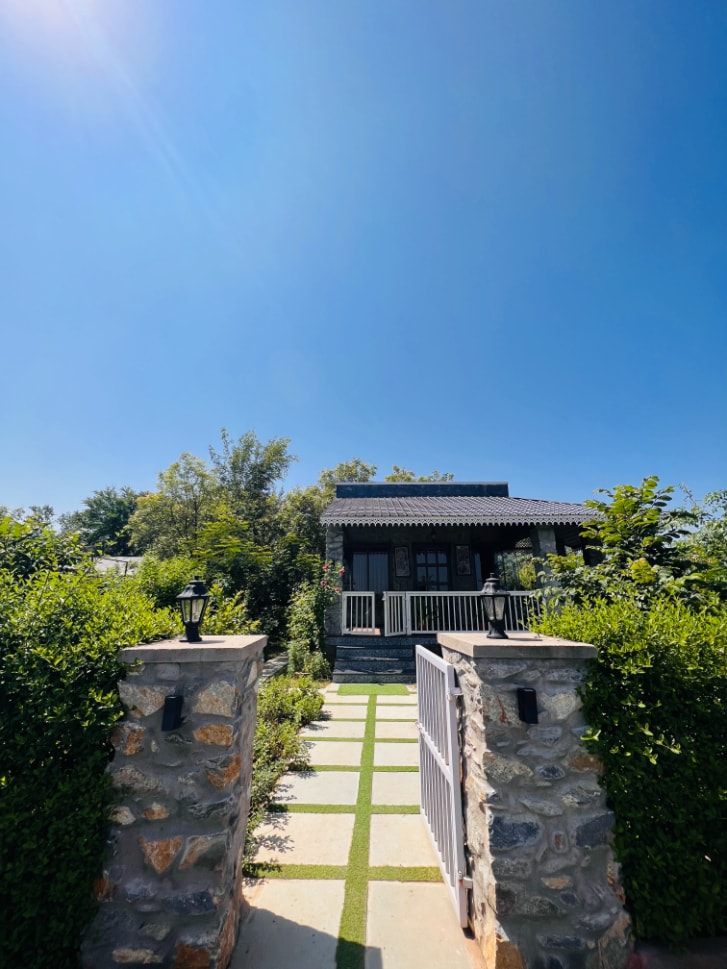 Luxury Cottages With Balcony