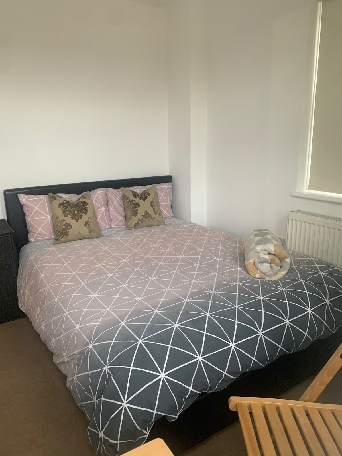 Homely 2bd flat - West London