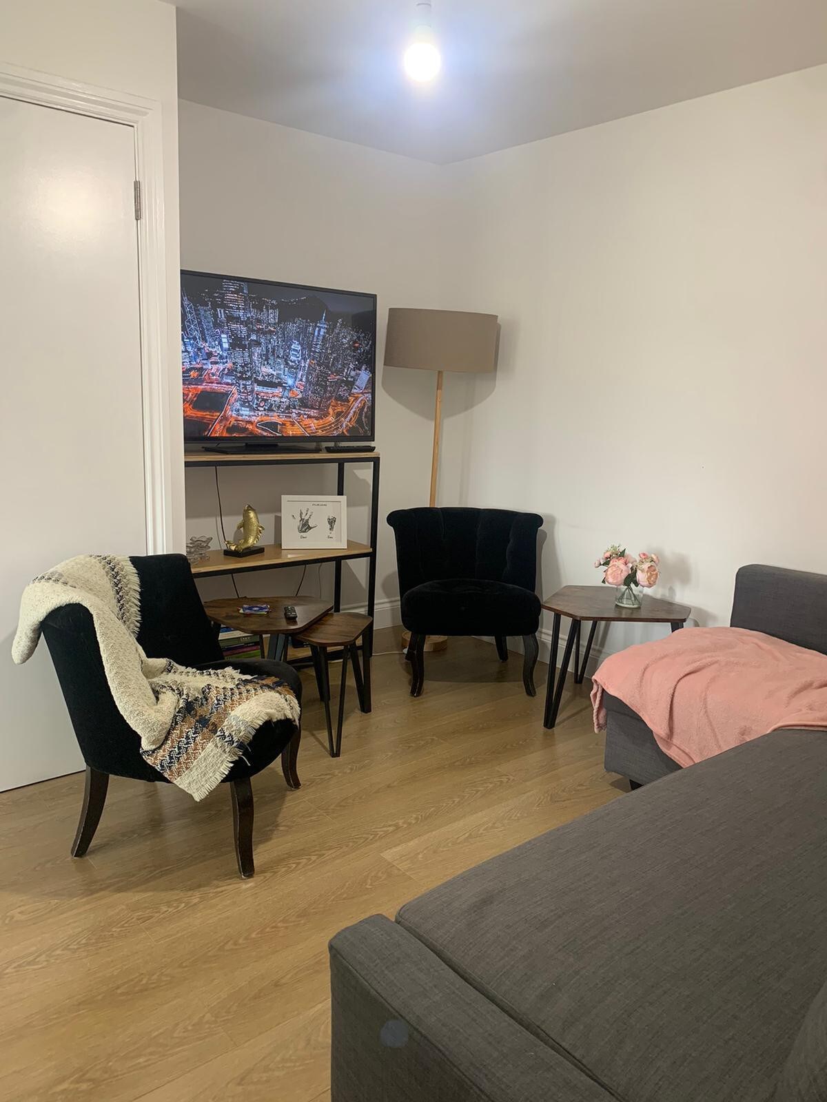 Homely 2bd flat - West London