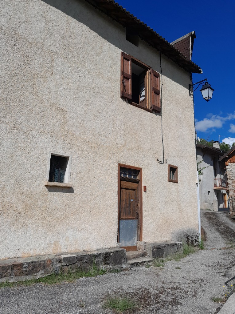 Maison dans charmant village