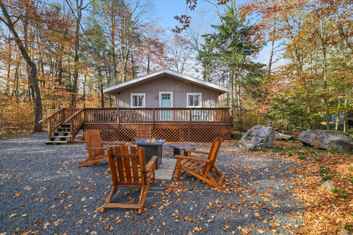 Family Friendly Cabin I Firepit+Hot Tub I Poconos