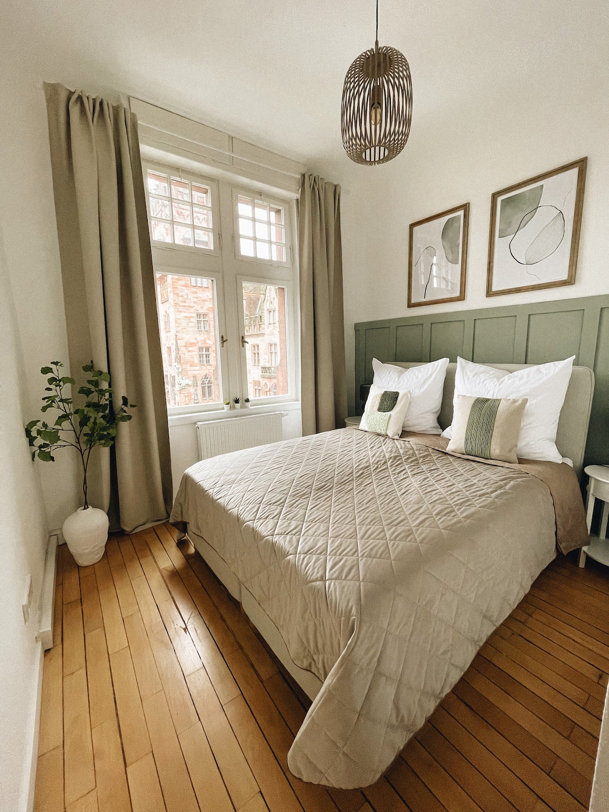 Exclusive & Cozy Gem ~ Walk to Old Town ~ King Bed