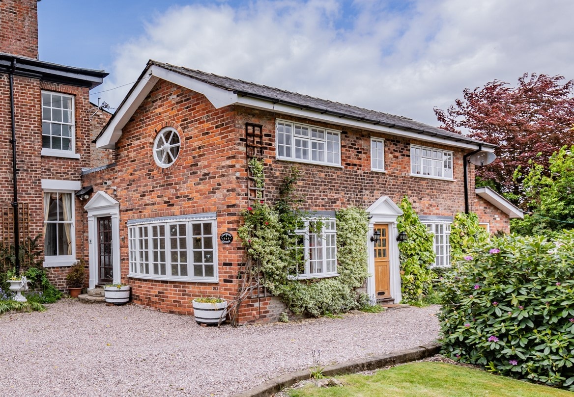 Lymm Gem Family Guest House