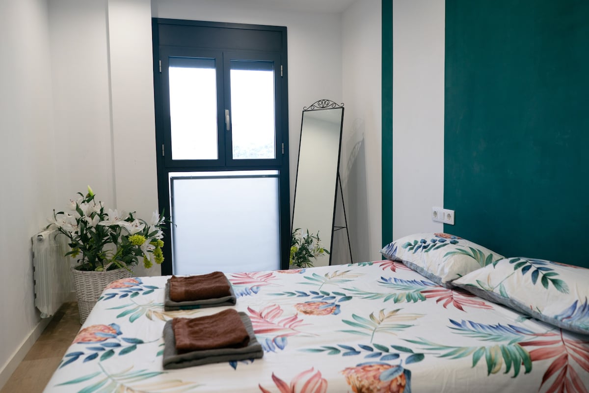 Stylish room in Badalona near metro and sea