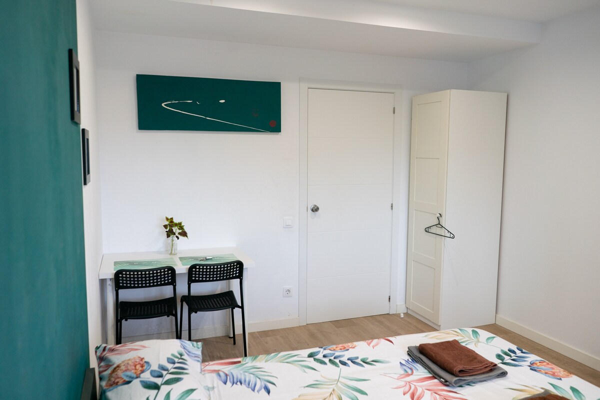 Stylish room in Badalona near metro and sea