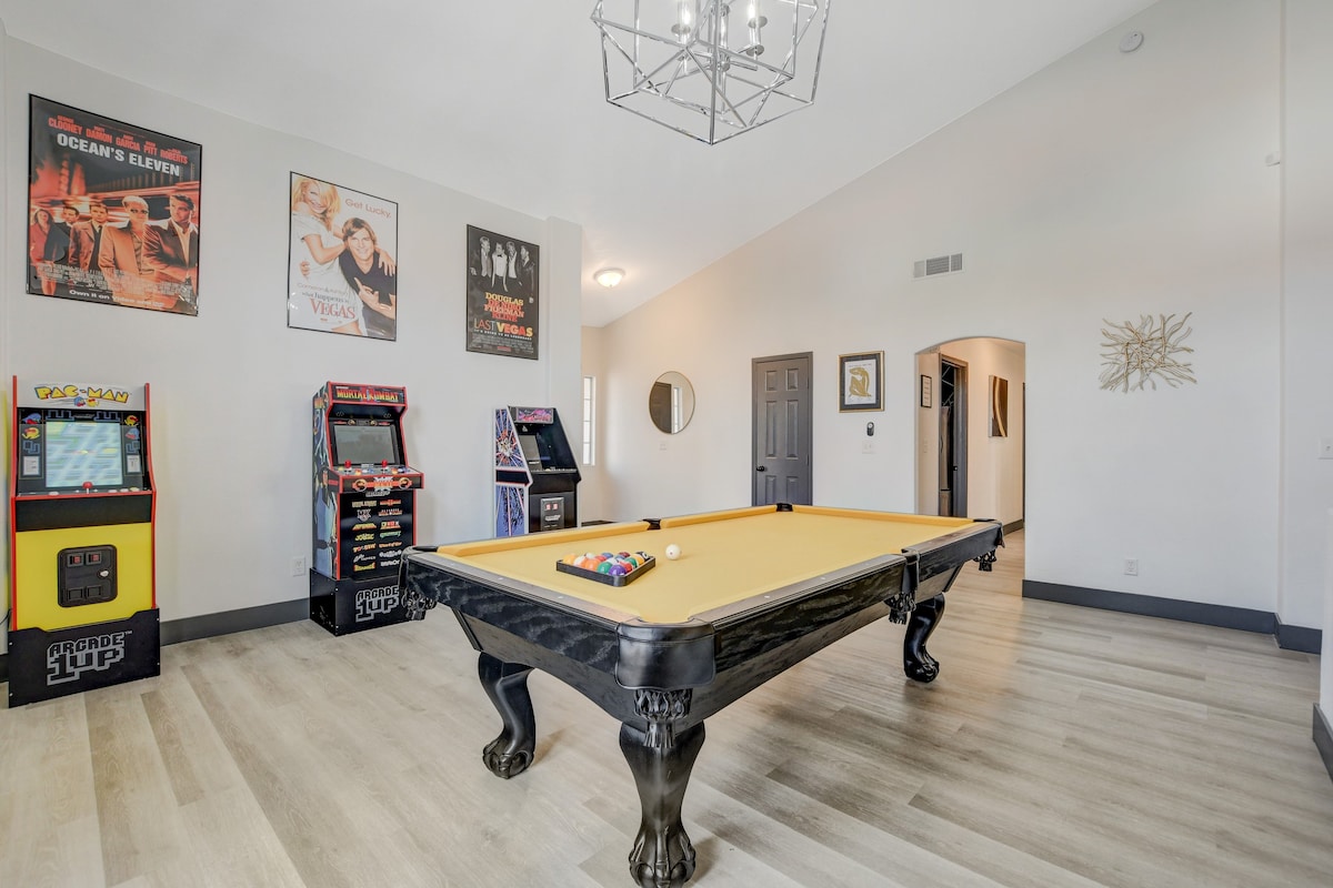 Relaxing 4BR Home w/ Pool & Family Game Room