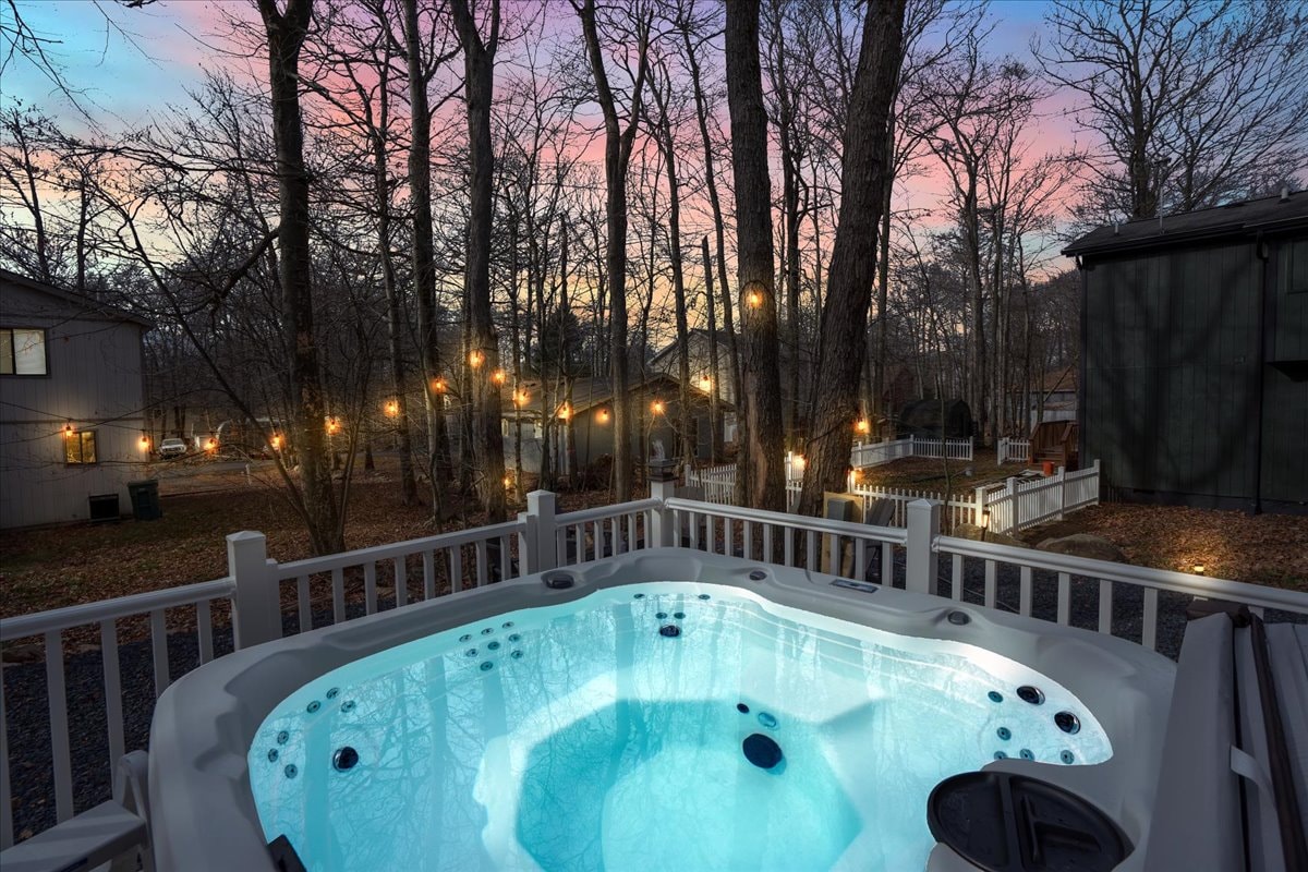 Luxury Family Retreat | Hot-Tub, Fire-pit, Games!