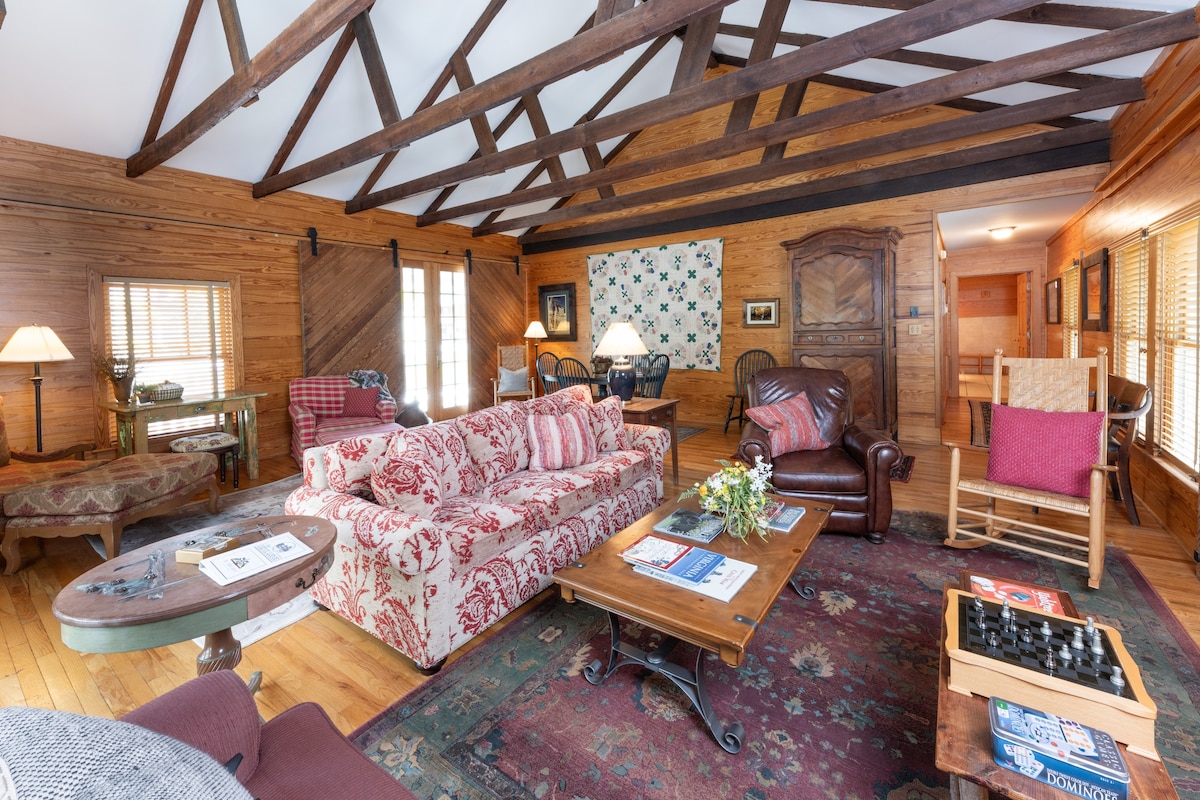The Depot Lodge - Master Suite