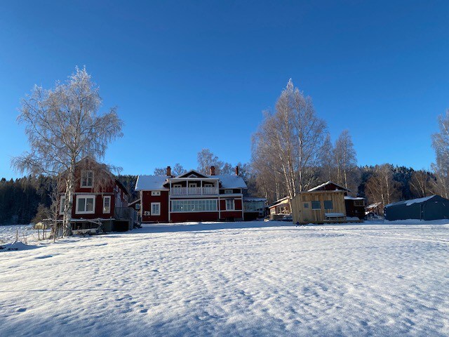 Vacker Hälsingegård i Järvsö