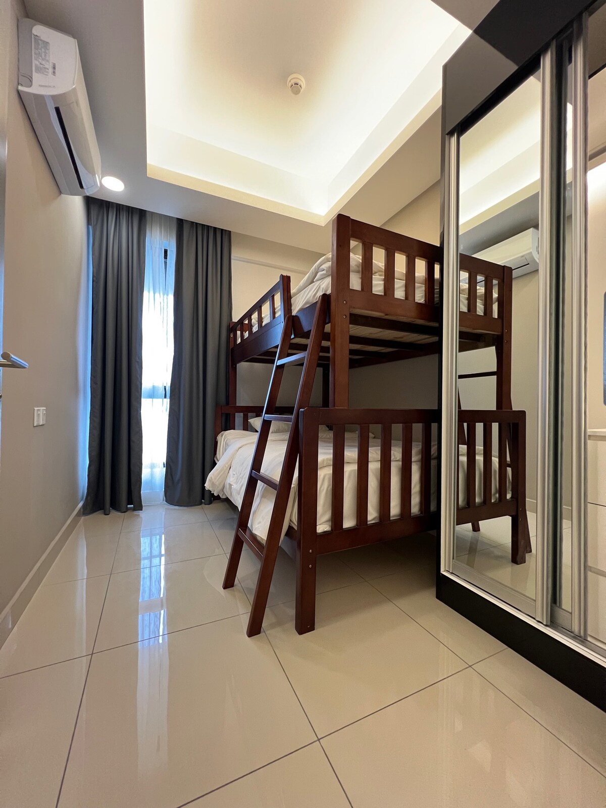 Ion Delemen 2BR 5pax lvl18 by Quince Home