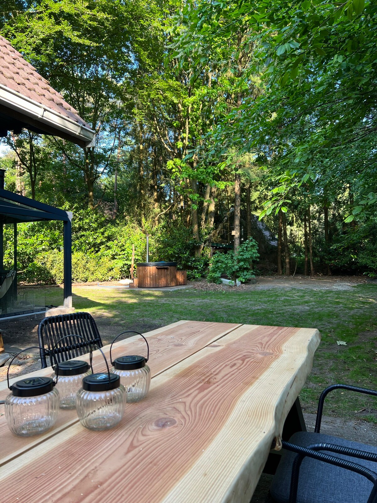 Luxe houten huis (2-8p) in bos + hottub